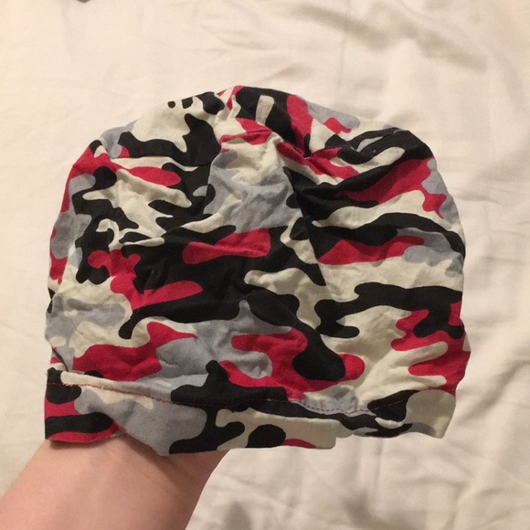 Black and red camo scrub cap - Picture 3 of 3